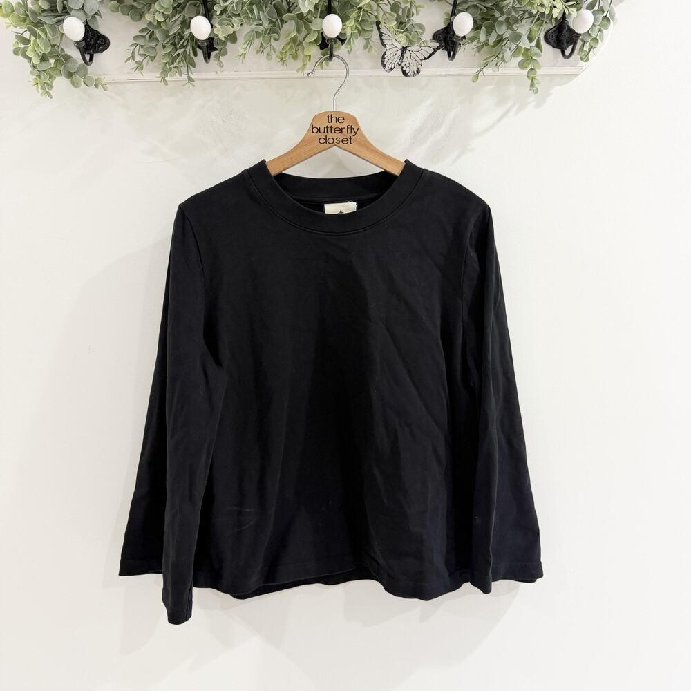Tuckernuck Black flared Long Sleeve Heavy Knit Crew Neck Medium Classic Staple